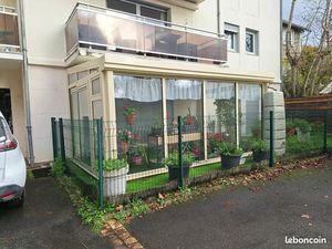Appartement 4 pièces  rez de jardin avec véranda  jardinet et garage contigu très calme