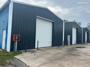 BÂTIMENT INDUSTRIEL ÉQUIPÉ CARROSSERIE 1100 m² SAINT-JEAN-D'ILLAC (33127)