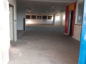 Local vide électricité à charge locataire