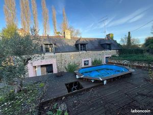 Longere en pierres avec dépendances