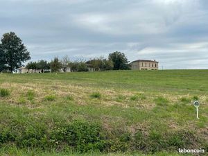 Terrain 800 m² Gornac