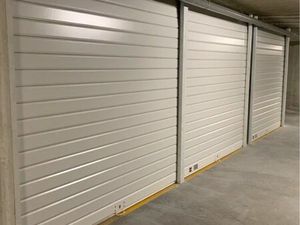 Double box avec rideaux métalliques