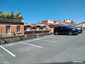 Une place de parking aérienne