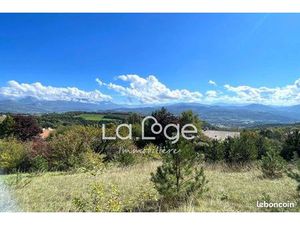 Belle opportunité à saisir : Terrain constructible de 1 535 m² en position dominante avec 