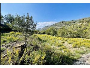 Vend entre Particuliers exclusivement  a 20mn de Menton Terrain constructible avec permis 