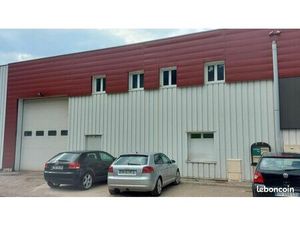 Local industriel 368 m²