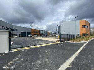 Local bureaux 837 m²