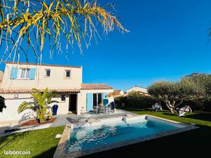 Villa avec piscine  garage proche du centre à la Londe 83250
