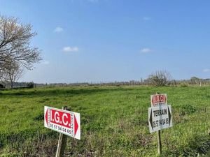 Terrain 2 600 m² Blaye