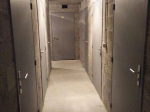 Grand local stockage  cave