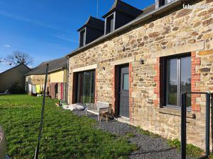 Maison en pierre rénovée (2023) /Jardin Clos/ Dépendances/2kms Centre-ville et RN12