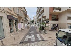 Local commercial 130 m²