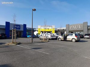 Local 441 m² Saint-Germain-du-Puy