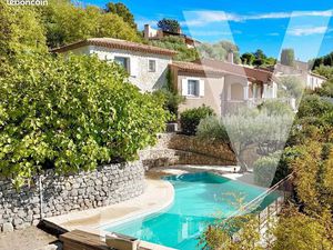 Villa 4 pièces 212 m²