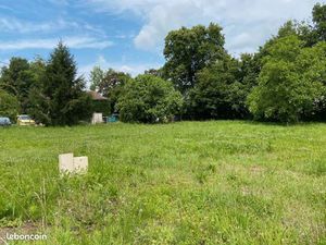 Terrain 2 450 m² Louchats