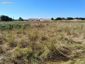 Terrain 707 m² Port D Envaux