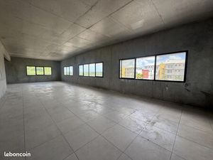 Local commercial 204 m²