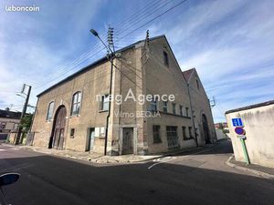 Local commercial 796 m² SENS