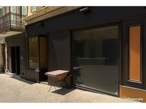 Local commercial 45m2 - vitrines - Place du marché  Draguignan
