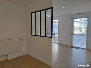 Studio moderne avec coin nuit