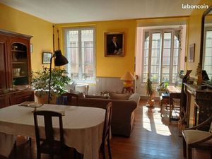 Appartement de charme 5 pièces  130m2  Bourges Hyper centre  commodités à pied 249 000