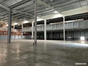 Local industriel 1 400 m²