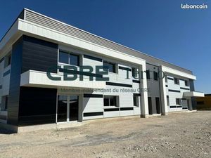 Local d'activité 910 m²