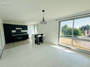 Appartement T3 avec balcon et box