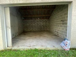 A louer Garage Chalais