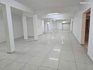 Local professionnel 250m² Le Port