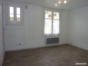 STUDIO avec PARKING proche IUT CARME IAEet