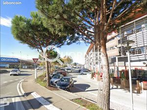 Local 134 m² Fréjus