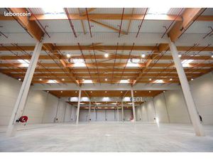 Local logistique 6 302 m²