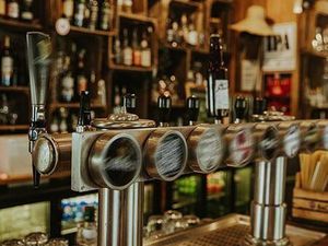 Bar brasserie restaurant