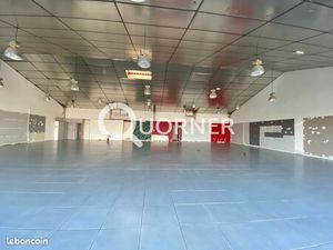 Local 460 m² Puget-sur-Argens