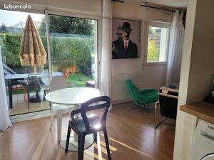 Appartement récent avec parking et jardin