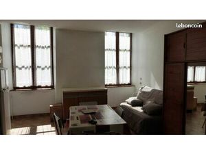 Grand studio meublé deux fenêtres privas