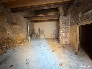 Location remise / garage  Saint Maximin la Sainte Baume  centre-ville. 77 + 105m2