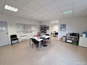 Bureaux 54M2 avec 3 places de parking  Caen Nord