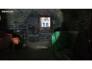 Belle cave voûtée en pierre centre historique Arbois