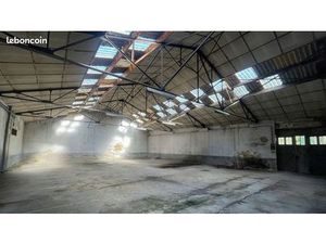 Entrepôt 345m2 : Entreposage  Location  Division. Toutes les Options Sont Ouvertes