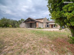 Bâtisse en pierre à rénover