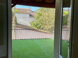 T2 premier étage   grande terrasse 520 euros Villeneuve/Lot