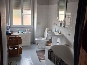 A louer maison de ville avec petit jardin