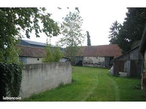Ancien corps de ferme SANS maison sur 1660 m² clos