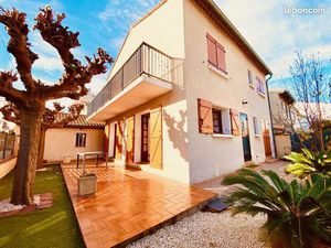 Maison 3 faces avec garage -SECTEUR BOULEVARD 1948-