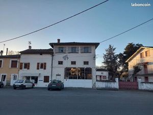 Bâtiment usage mixte apartement et atelier