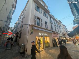 Grand entrepôt commercial  Meynadier  marché de Forville