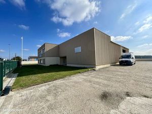 Local d'activité 943 m²