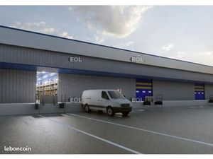 Local logistique 7 592 m²